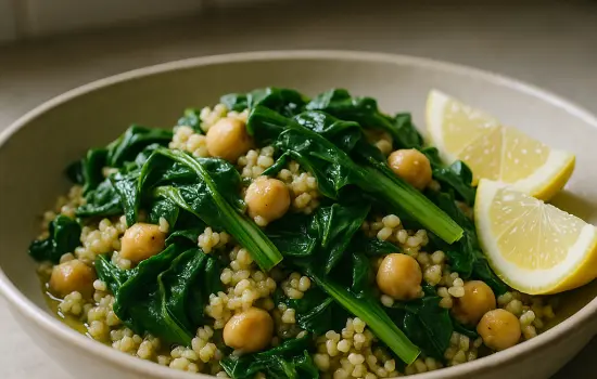 Poêlée de boulgour aux blettes, pois chiches et citron