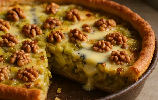 Tarte salée aux poireaux, morbier et noix